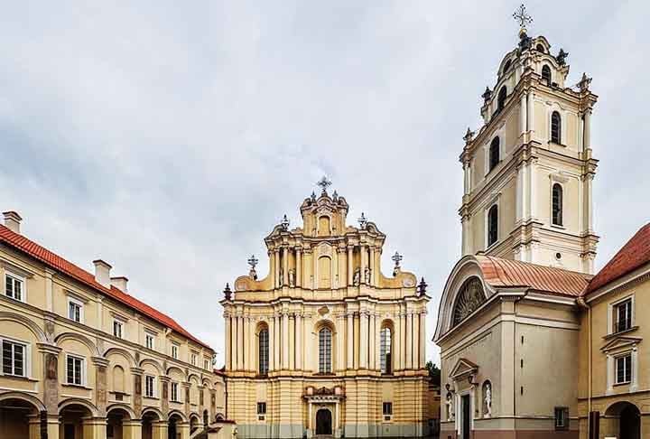 Os Estados BÃ¡lticos permaneceram parte integrante do ImpÃ©rio Russo atÃ© 1918. Na Ã©poca, ocorreu a revoluÃ§Ã£o russa, e as RepÃºblicas da LituÃ¢nia, LetÃŽnia e EstÃŽnia declaram-se Estados independentes da influÃªncia russa e comunista.