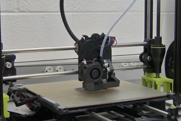 O modelo de â??estreiaâ? da Cosmos 3D levou apenas oito dias para ser construÃ­do - quatro dedicados ao processo de impressÃ£o, dois para montagem e mais dois para os ajustes finais, com acabamento e decoraÃ§Ã£o.
