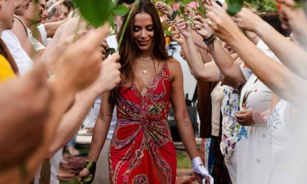 Anitta inicia comemorações de aniversário com ritual espiritual e presença especial; saiba quem -  (crédito: Tupi - Pablo Oliveira)