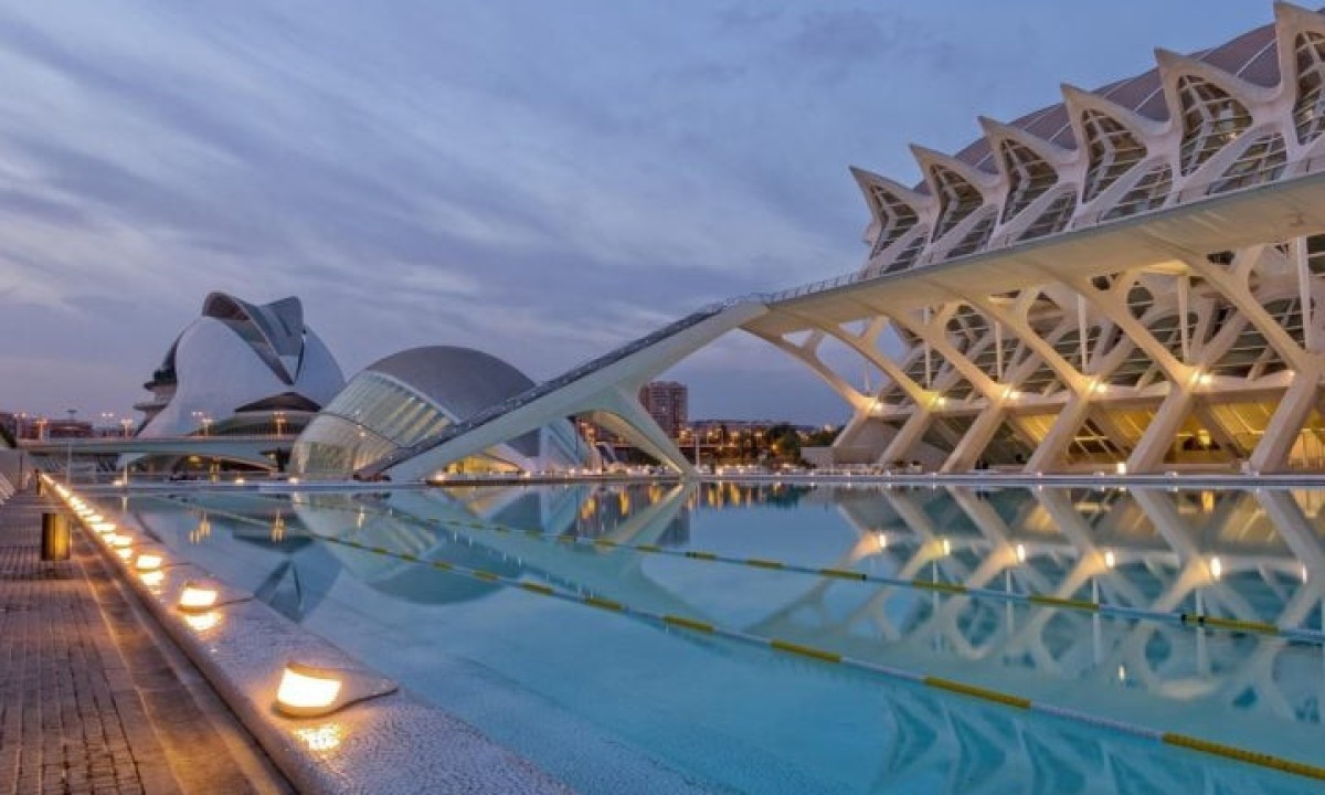 Cidade das Artes e das Ciências, complexo projetado por Santiago Calatrava e Félix Candela que reúne espaços dedicados à ciência, à cultura, à música e à vida marinha - (crédito: Luca/Pixabay)