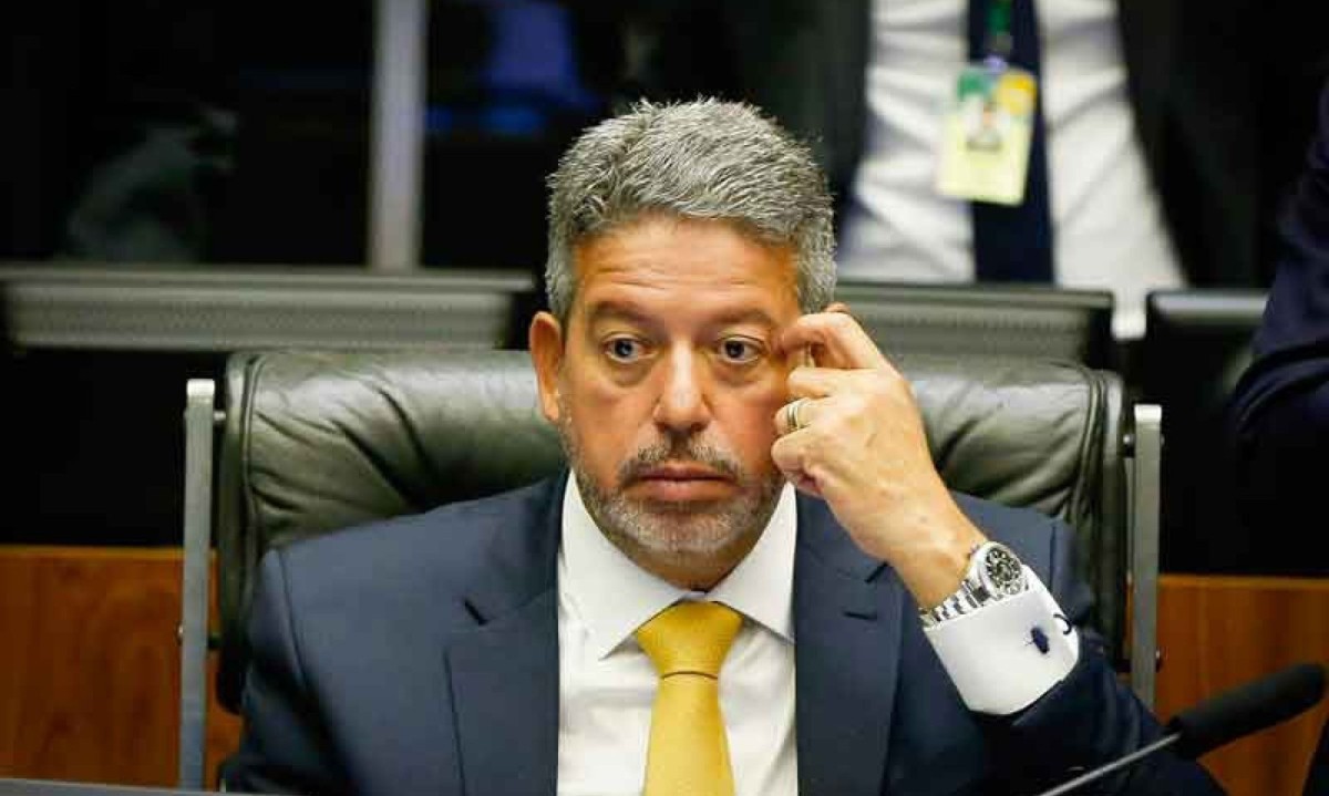 Acordo que elegeu Lira veio da transferência do poder de mando sobre a agenda política para o Legislativo
- (crédito: SERGIO LIMA/AFP) Acordo que elegeu Lira veio da transferência do poder de mando sobre a agenda política para o Legislativo
- (crédito: SERGIO LIMA/AFP)