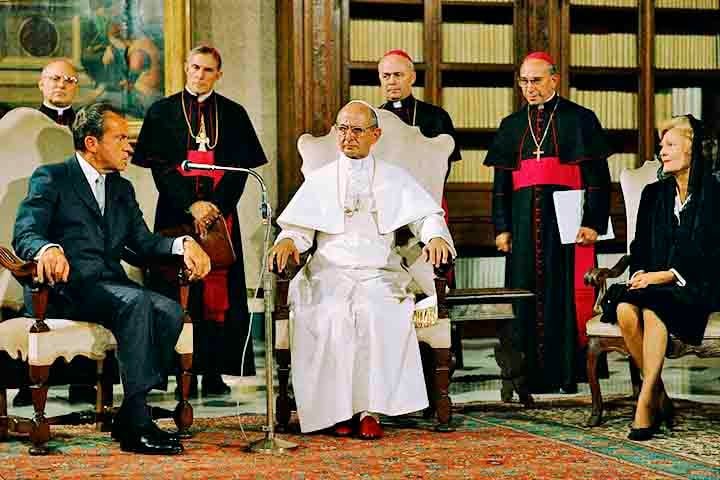 O papado de Paulo VI ficou marcado pela continuidade do trabalho do antecessor João XIII, estreitando as relações da Igreja Católica com ortodoxos, anglicanos e protestantes.
