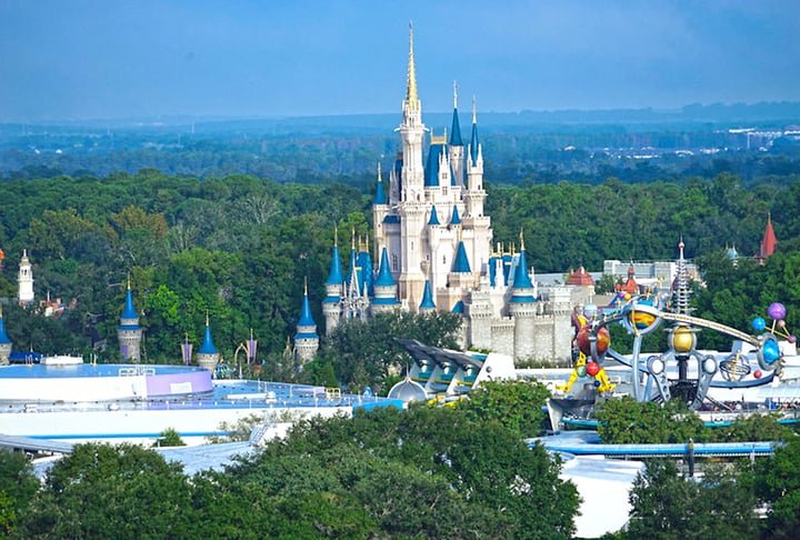 Walt Disney World, em Orlando, na Flórida - É o maior complexo de entretenimento e parques temáticos do mundo. Inaugurado em 1971, inclui quatro parques principais (Magic Kingdom, EPCOT, Disney's Hollywood Studios e Disney's Animal Kingdom).-Flickr Jeffrey Zeldman