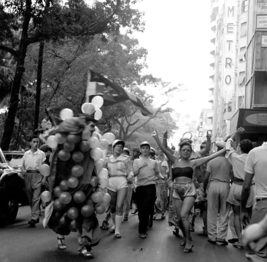 Colecionador mantém acervo precioso de fotos do carnaval antigo - reprodução instagram @villlalobos