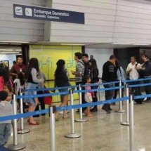 Idosa é indenizada após sofrer acidente durante embarque de voo em Confins - Paulo Filgueiras/EM/D.A Press