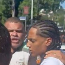 VÍDEO: Cantor Oruam é preso na Barra da Tijuca; motivo ainda não foi divulgado - Tupi - Pablo Oliveira