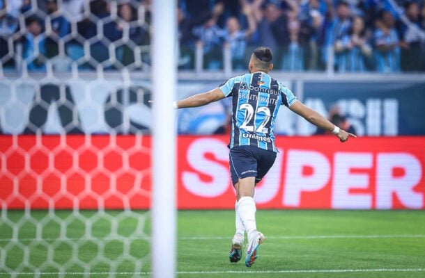 BRAITHWAITE - Isolado no ataque, participou pouco do jogo - Nota 5,0 - Lucas Uebel/Grêmio