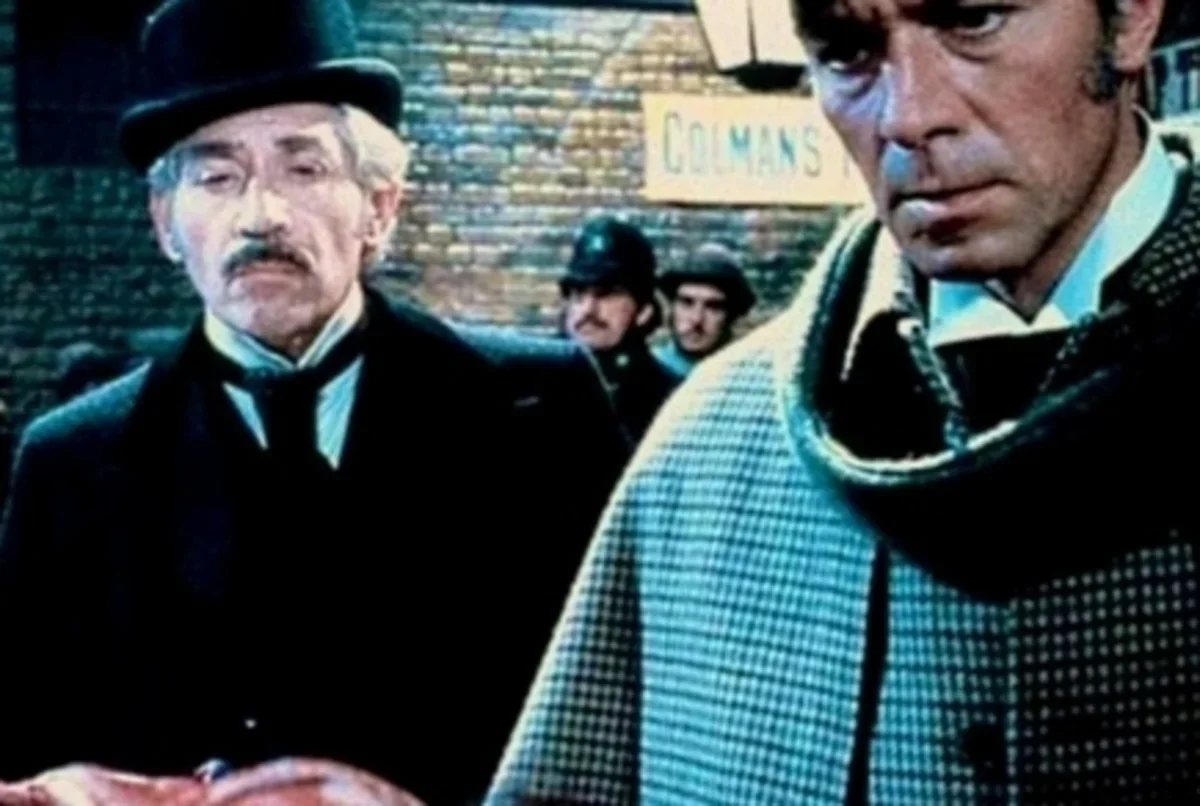 Christopher Plummer - O ator canadense, vencedor de Oscar de Melhor Ator Coadjuvante pelo filme "Toda Forma de Amor", em 2012, interprerou Sherlock Holmes no filme "Assassinato por Decreto", de Bob Clark, em 1979. 