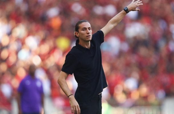 TÉCNICO: TÉCNICO: FILIPE LUÍS – Montou o ataque com Pedro e Cebolinha e priorizou a marcação alta. Tirando um breve momento de cerca de dez minutos na metade do primeiro tempo, a estratégia foi impecável, com o Fla abrindo 3 a 0 e quase fazendo outros três gols. Fez o time manter a pegada no segundo tempo para ratificar a goleada. NOTA 8,0. Foto:  Gilvan de Souza/Flamengo