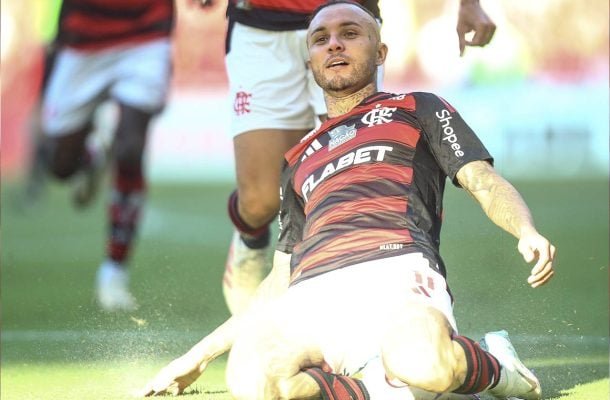 CEBOLINHA – Muito ativo pela esquerda, buscando se aproximar sempre da área e arriscando finalizações. Uma delas, logo no início do jogo, terminou em gol. NOTA 7,5. Foto: Gilvan de Souza/Flamengo