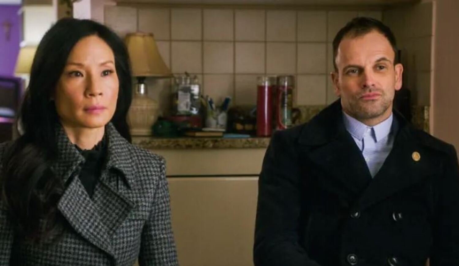 Jonny Lee Miller - O ator britânico, que fez sucesso em "Trainspotting", viveu um Sherlock fora do ambiente original do personagem na série "Elementary". Afinal, o detetive foi retirado do Reino Unido e colocado em Nova York, após sair de um centro de reabilitação. Além disso, a série colocou Watson como mulher, vivida pela atriz Lucy Liu. 