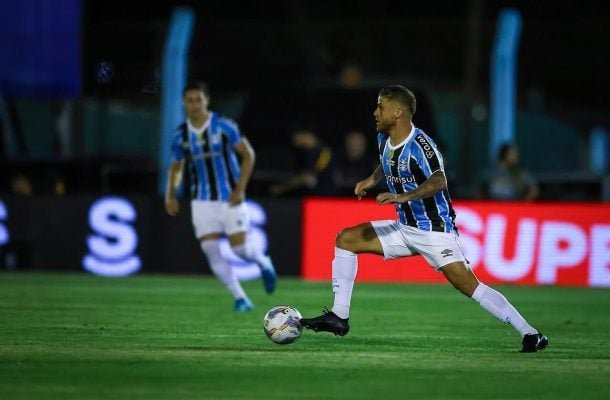 CUÉLLAR - Substituiu Villasanti, marcou bem e deu bons passes - Nota 6,5 -