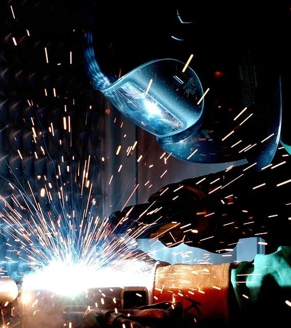 Os diamantes industriais são usados principalmente para atividadee nas empresas de engenharia civil e mecânica. 