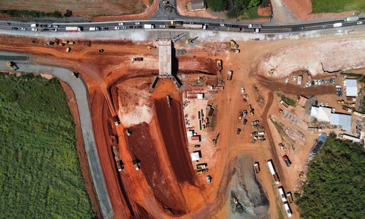 Detonação de rocha na MG-050 será tarde desta terça-feira (29/4), na altura da cidade de Passos -  (crédito: Via Nascentes/ Divulgação )