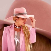 Com o disco "Joanne", de 2016, Lady Gaga passou a abordar em suas letras temas íntimos e familiares Com o disco "Joanne", de 2016, Lady Gaga passou a abordar em suas letras temas íntimos e familiares