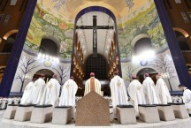 Menos &#224; esquerda, mais ao centro: o perfil atual da Igreja Cat&#243;lica no Brasil