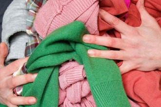 Como aumentar vida útil das roupas: 'Se jogamos fora só porque zíper quebrou, precisamos repensar'