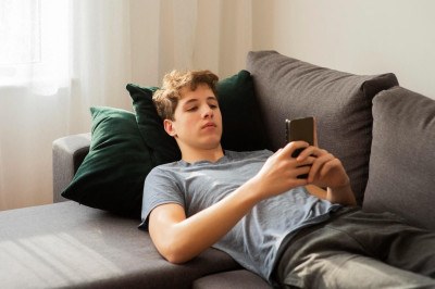 Pesquisa internacional revela que sedentarismo entre adolescentes  provoca transtornos mentais nesse grupo, devido ao isolamento decorrente de questões como inovação tecnológica e uso frequente do celular  -  (crédito: Freepik)