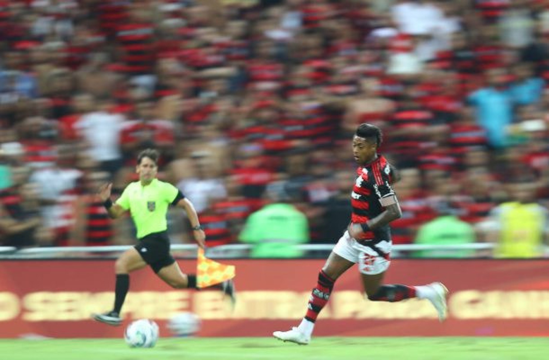 Alvo pela PF, Bruno Henrique atinge marca histórica pelo Flamengo