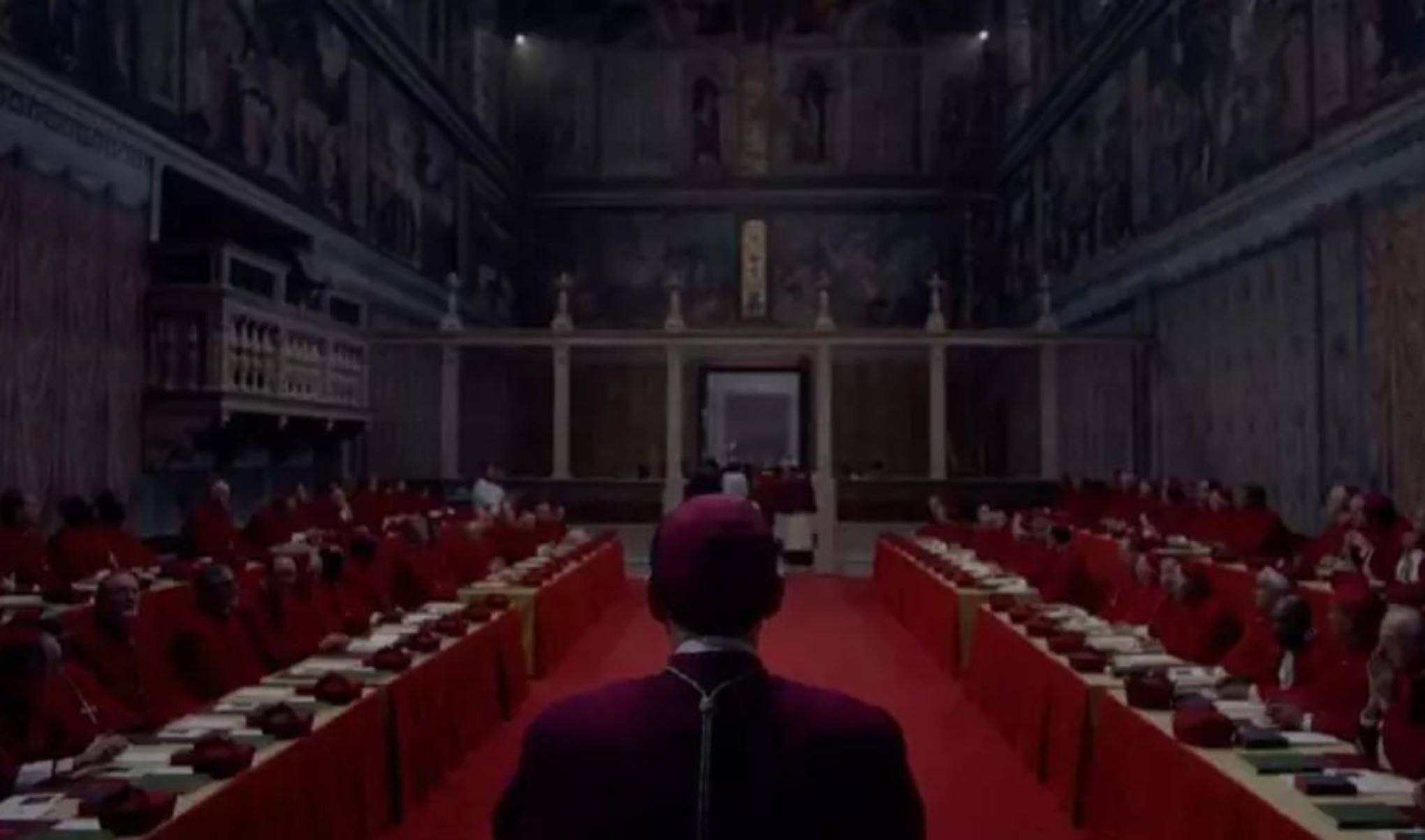 Apenas cardeais abaixo dos 80 anos têm direito a votar neste processo. O conclave acontece na Capela Sistina, diante do 