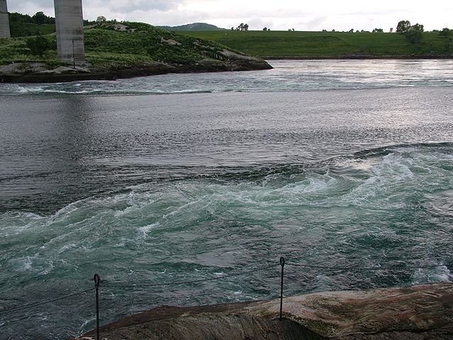  Maelstrom Saltstraumen (Noruega) - Situado perto do Círculo Polar Ártico, é o mais poderoso turbilhão do mundo. As correntes oceânicas têm até 40 km/h no trecho. Como a navegação é arriscada ali, apenas durante um curto período de tempo, de acordo com a maré, a passagem de navios é liberada.