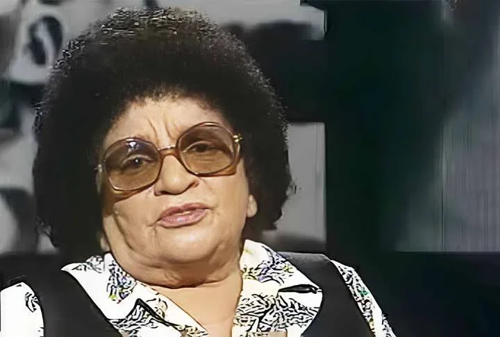 Um dos maiores nomes da bancada de jurados era Aracy de Almeida. Conhecida como o "Samba em Pessoa" ou "A Dama do Encantado", foi identificada como a primeira grande cantora de samba, tendo também interpretado diversos outros estilos.