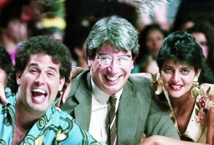 SÃ©rgio, entÃ£o, se consolidou como um dos grandes nomes dos anos 1980 na TV brasileira. Apresentou programas que fizeram sucesso e quadros marcantes como a Porta dos Desesperados. No Show de Calouros, fazia loucuras com seu jeito extrovertido. 