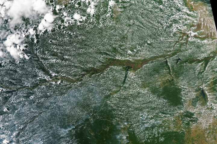 Ela tem 7 milhões de quilômetros quadrados (4 milhões em território brasileiro) e um grande potencial para geração de energia elétrica.