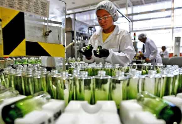 A fabricação de perfumes tornou-se uma arte em si, com o surgimento de destilarias e métodos de extração cada vez mais complexos. No século XIX, com o avanço da química, a perfumaria deu um grande salto.- Divulgação