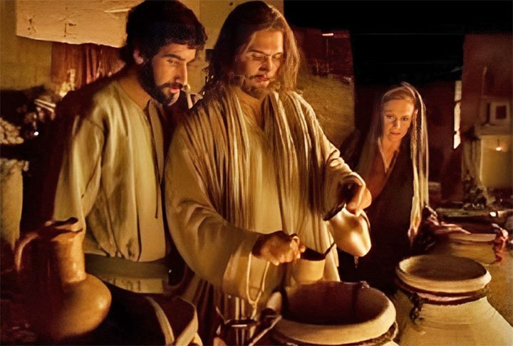 Na Bíblia Cristã o termo "vinho" aparece cerca de 140 vezes. Duas passagens são muito conhecidas: a transformação da água em vinho e a Eucaristia (ou Santa Ceia).