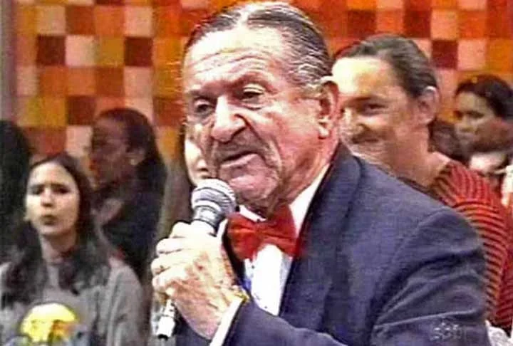 No final da década de 1960, Pedro de Lara foi um dos jurados da Buzina do Chacrinha, na Rede Tupi. Na década seguinte, o comediante passou a fazer parte do júri do Show de Calouros, onde tinha uma "rivalidade amigável" com Sérgio Mallandro, que lhe pregava várias peças.