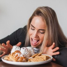 Por que descontamos nossas emoções na comida? - Freepik