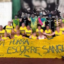 Faculdade expulsa 12 alunos por causa de faixa em alusão a estupro - Reprodução
