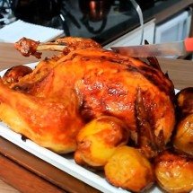 Festa LGBT+ no Barro Preto tem ‘open bar’ de frango assado - Youtube/Receitas do Pai