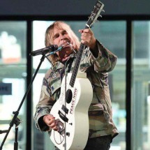 Morre vocalista da banda de rock The Alarm, Mike Peters, aos 66 anos - Nicholas Hunt/Reprodu&ccedil;&atilde;o
