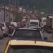 BR-040: acidente deixa passageiro de van em estado grave 