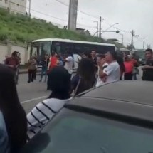 Protesto contra transporte público precário bloqueia via na Grande BH - Reprodução