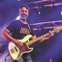 Broder Bastos, da banda argentina Ciro y Los Persas, faz show em BH - Divulga&ccedil;&atilde;o