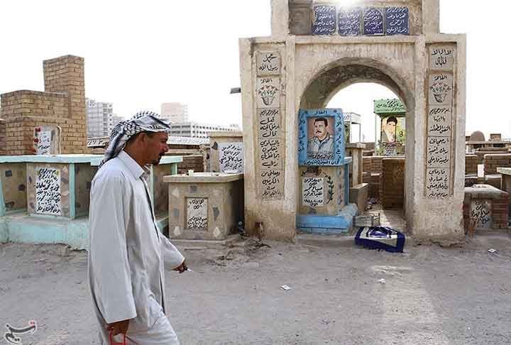 Outro soldado, chamado Hassan Karim, foi registrado em uma tumba de mármore como falecido "mártir" em 1987, ao final do conflito com a República Islâmica, que durou cerca de oito anos.
