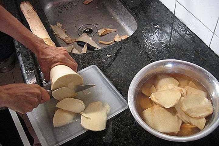 Ainda por causa do zinco,  mineral com ação antioxidante e anti-inflamatória, o palmito promove a cicatrização de cirurgias, de pequenas feridas e úlceras.