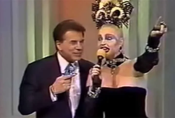 Um dos grandes nomes do entretenimento nos anos 80, Elke Maravilha comeÃ§ou a atuar como modelo aos 24 anos, vindo a trabalhar com estilistas famosos. Foi batizada na TV pelo jornalista Daniel MÃ¡s, e se tornou conhecida ao ser chamada dessa forma por Chacrinha.