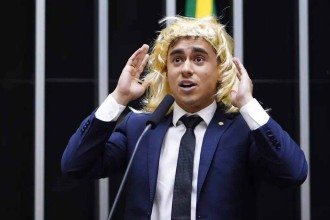 Por que pessoas trans incomodam tanto os políticos de direita, como Nikolas