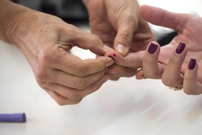 Teste da glicemia é fundamental para o controle do diabetes -  (crédito: Marcelo Camargo/Agência Brasil)