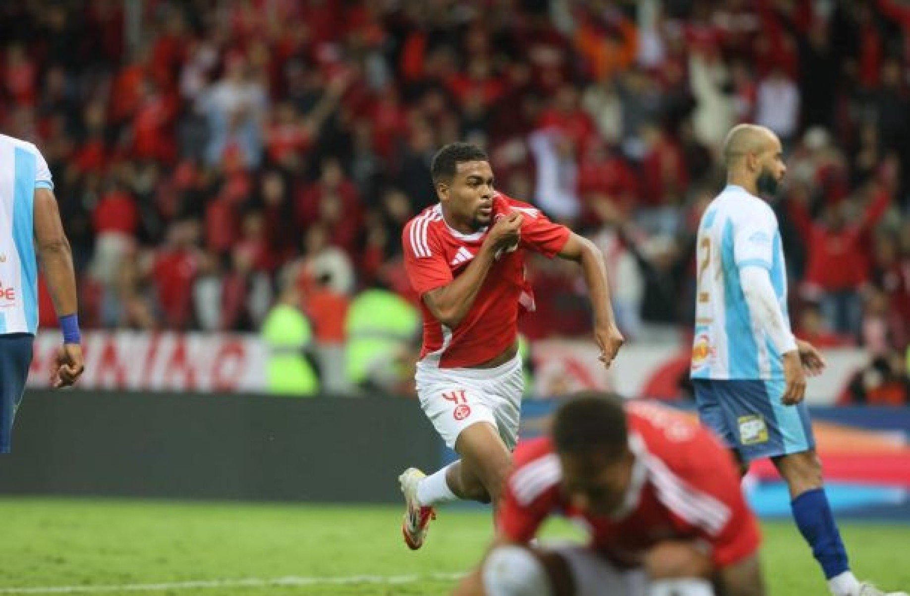 No sufoco, Inter bate Maracanã em casa e abre vantagem na Copa do Brasil