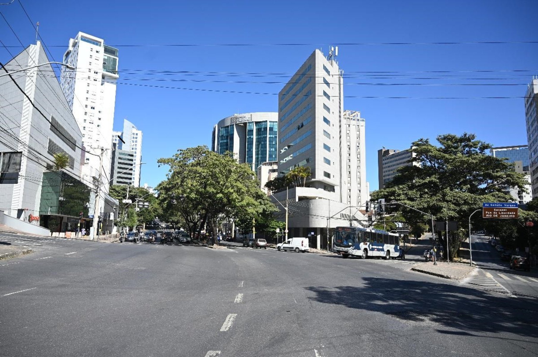 A Avenida do Contorno está em terceiro lugar, com 12,018 quilômetros 