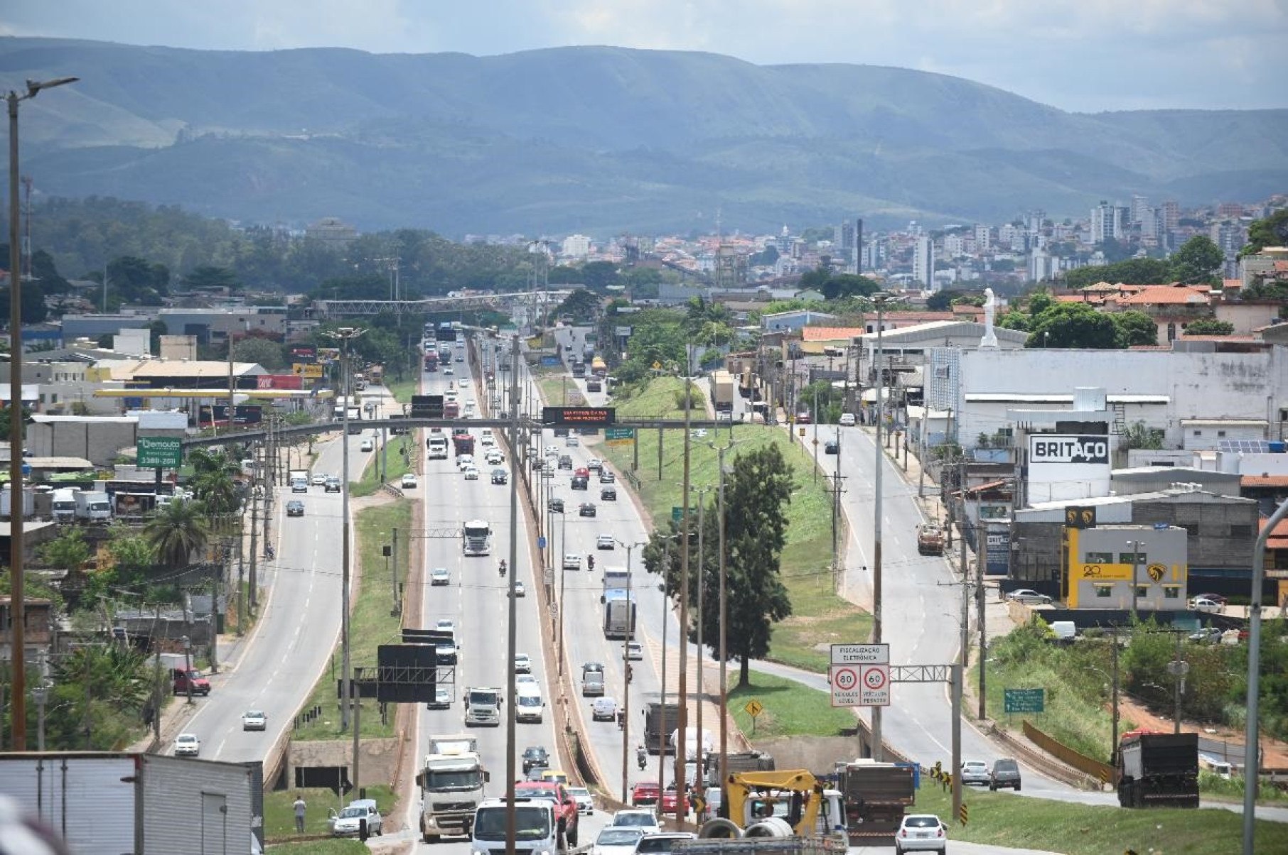 Por último, em quinto, a Avenida Presidente Juscelino Kubitschek, também conhecida por Via Expressa, possui 9,936 quilômetros
