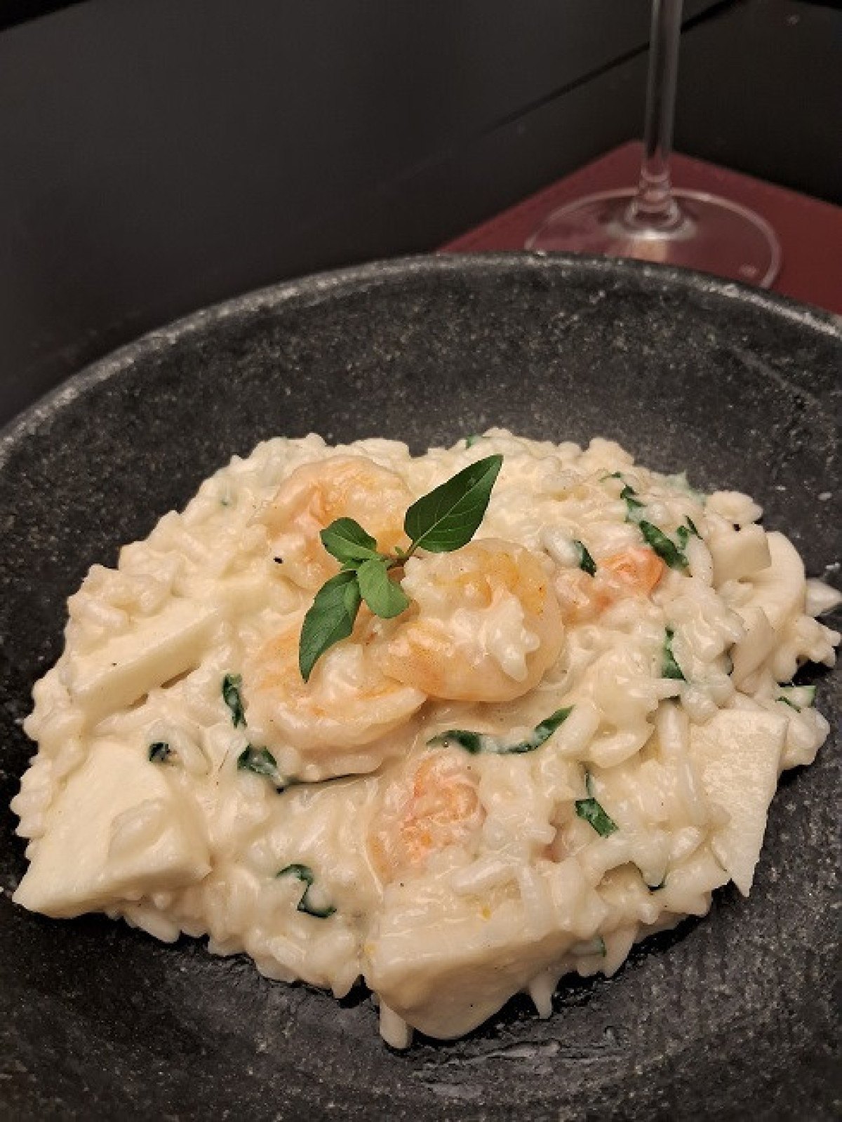 Vino! Cidade Nova – Risoto de camarão com palmito pupunha e toque de agrião: prato principal do jantar que homenageia o jambu com sutileza.-Suellen Perdigão/Divulgação 