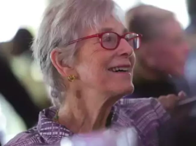 Ruth contou que, quando seu marido faleceu em 2022, ele deixou ações da Berkshire Hathaway para ela, com a mensagem póstuma: "Faça o que você achar certo com isso".