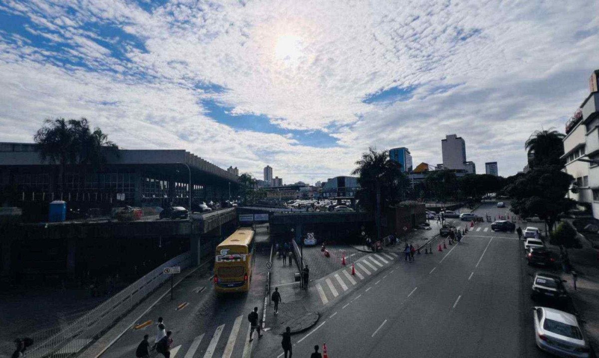 Na capital, o tempo continua estável ao longo do feriadão, com céu claro a parcialmente nublado e temperaturas entre 13°C e 27°C
 -  (crédito:  Edésio Ferreira /Em/D.A Press)