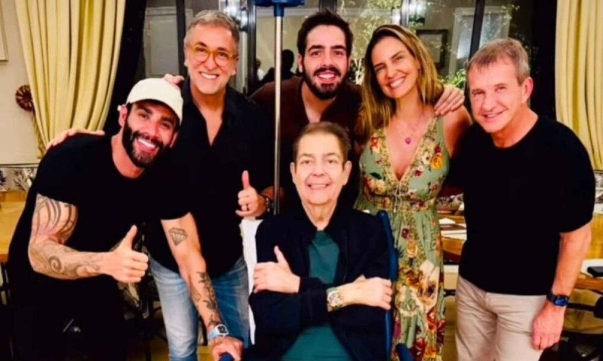 Faustão aparece de cadeira de rodas em jantar com Gusttavo Lima - (crédito: Tupi - Pablo Oliveira) Faustão aparece de cadeira de rodas em jantar com Gusttavo Lima - (crédito: Tupi - Pablo Oliveira)